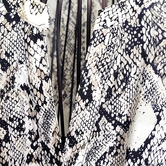 Internation Concepts INC Women's Black and White Snake Print Top Size XXL NWT - Picture 6 of 11